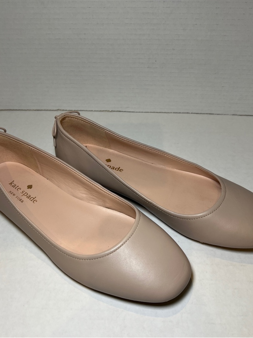 kate spade Beige Leather Ballet Flats. Preowned in excellent condition.size 8.5